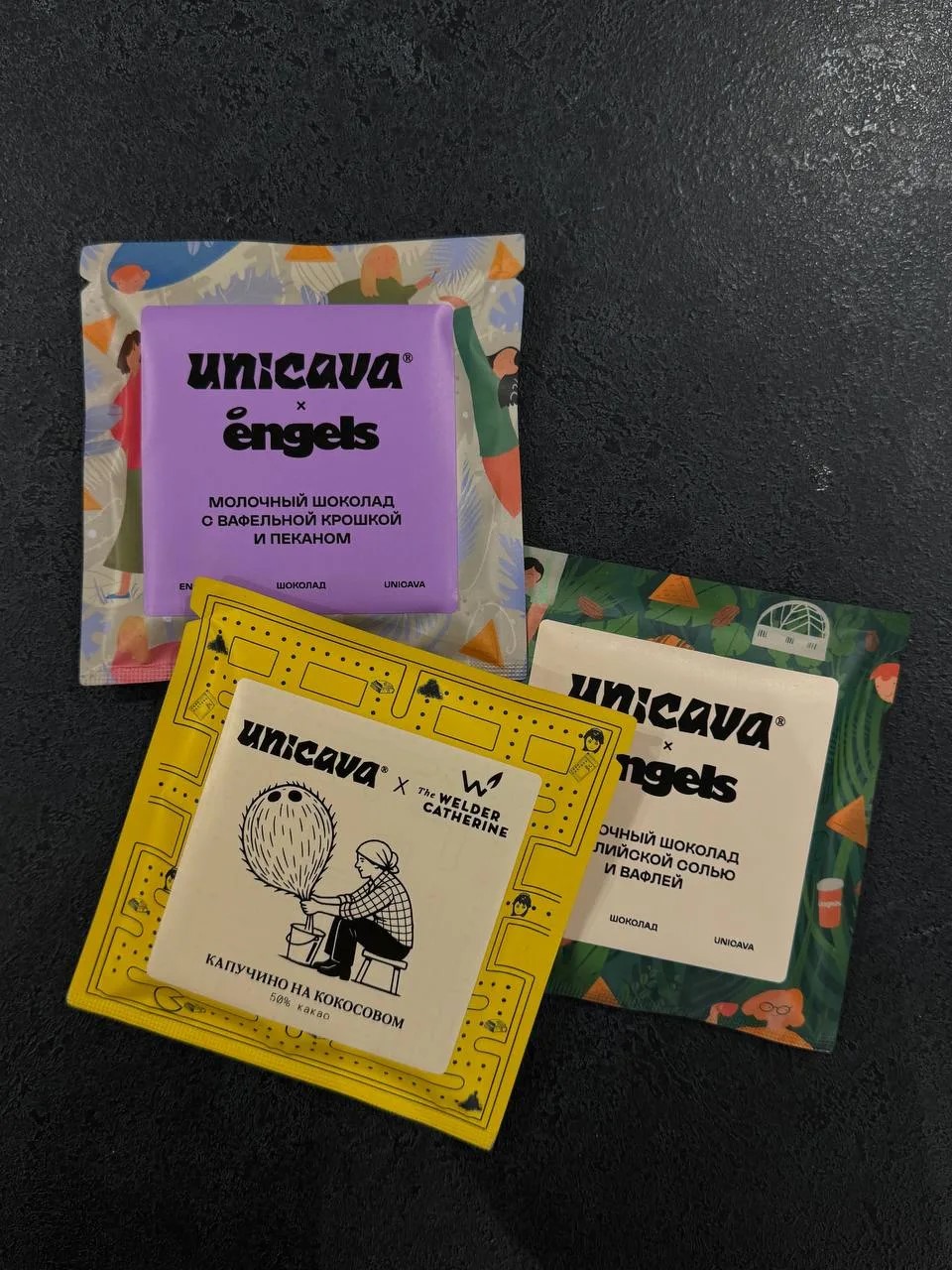 Сладкая шоколадка "Unicava" в цветастой упаковке